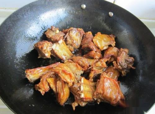 色香味俱全的土豆烧羊排的做法