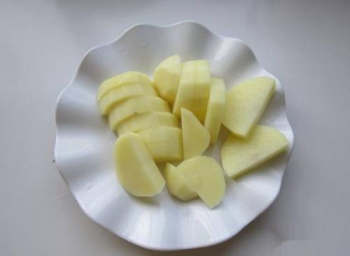 色香味俱全的土豆烧羊排的做法