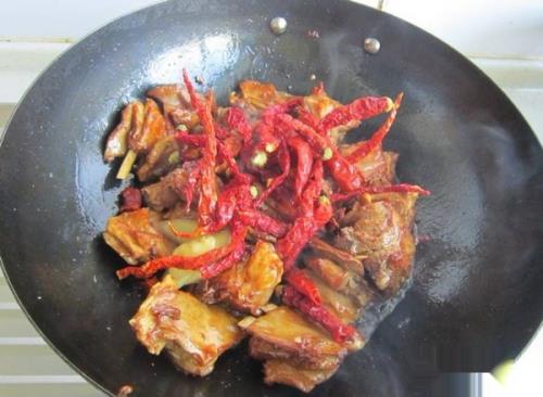 色香味俱全的土豆烧羊排的做法