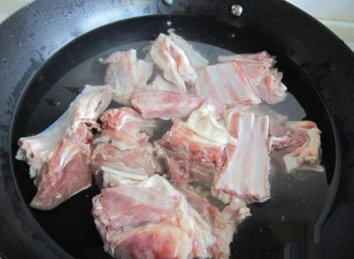 色香味俱全的土豆烧羊排的做法