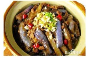 彩虹帽教你用煲仔饭机做红烧茄子煲仔饭.