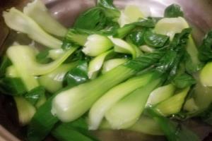 猪肉皮炒油菜的做法.