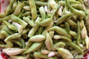 家常豆角烩土豆.