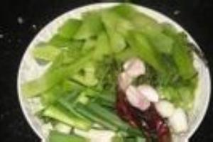 莴苣炒老腊肉的做法.