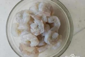 菠萝茄汁虾仁，酸甜可口，大人小孩都爱吃！.