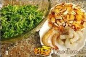怎样做西式豆苗虾.