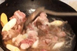 牛腩炖萝卜汤的做法.