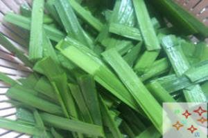 韭菜虾米炒蚕豆.