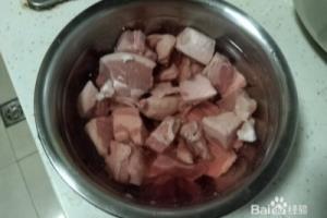 如何制作牛腩焖土豆.