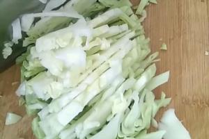 杏鲍菇炒圆白菜.