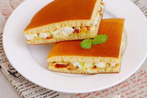 教你怎么做牛奶松饼三明治.