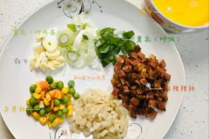 酸笋腊肠蛋炒饭的家常做法.