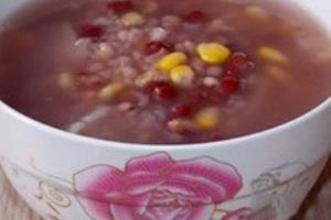安神食谱（安神养生粥）——红豆玉米粥.