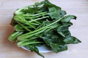 教大家如何制作好吃的果仁菠菜.