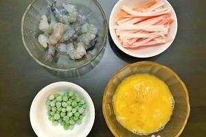 浇汁虾仁蟹柳滑蛋的做法.