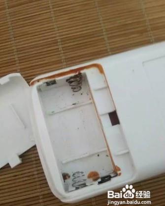 格力空调遥控器上有个锁怎么解