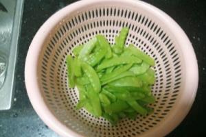 爽脆荷兰豆炒鲜鱿.