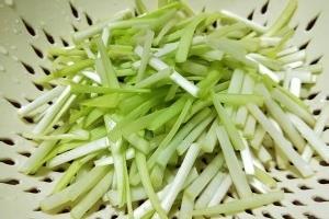 韭黄滑蛋的做法.