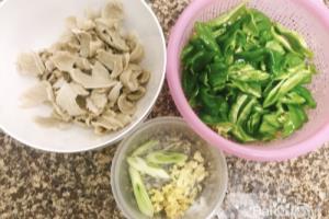 好吃不腻的青椒炒面筋.