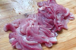 香菇荷兰豆炒肉的做法.