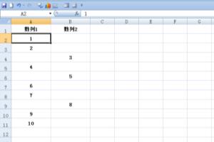 EXCEL中如何跳过单元格两列合并一列.