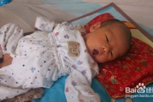 婴儿打嗝怎么办.