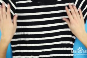 怎么用旧T恤改造成枕套？.
