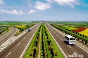 高速公路上安全出行的必备经验.