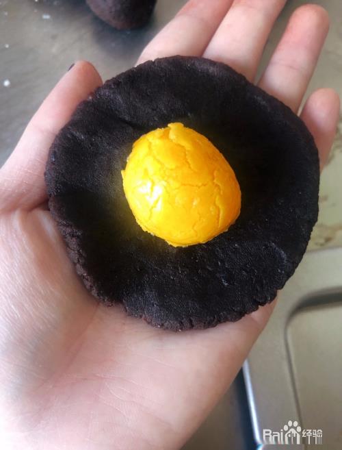 香酥蛋黄与豆沙的做法