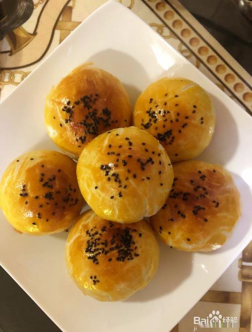 香酥蛋黄与豆沙的做法