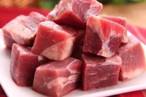 砂锅牛肉炖柿子的做法.