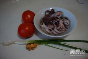 番茄墨鱼汤的做法.