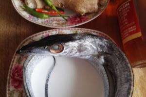 苦菊蜜汁带鱼.