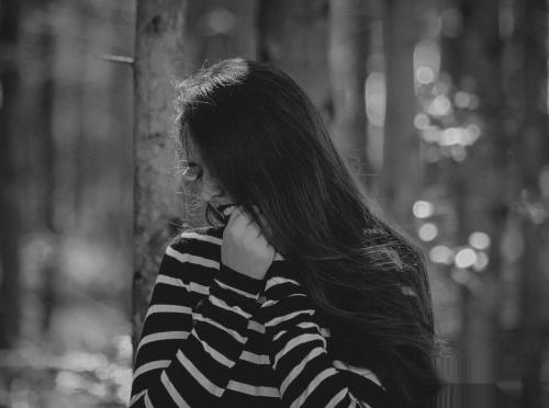 是什么导致头发变白?