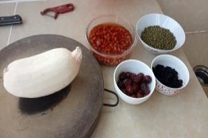 养生食补纯素莲藕花生汤的做法.