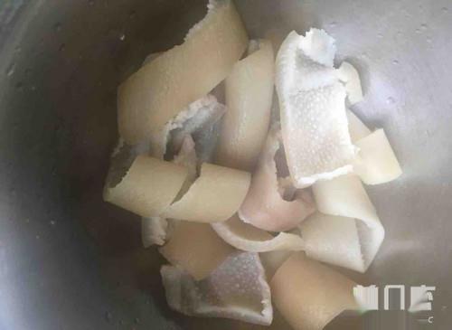 肉皮冻的家常做法