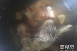肉皮冻的家常做法.