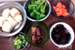 红烧肉炖糯玉米.