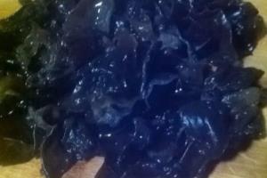 蒜薹炒木耳的做法.