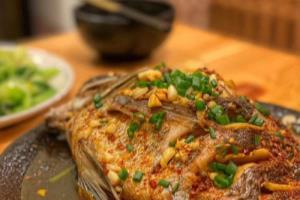 吃肉吃腻啦，教大家怎样做一道精致美味的清蒸鱼.