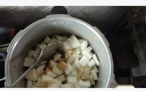 腊肉萝卜块怎么用高压锅煲