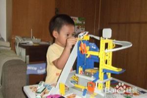 教孩子如何使用和爱护玩具.
