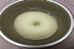 如何制作美味的大绿豆包.