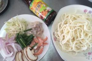 黑胡椒汁海鲜乌冬面.