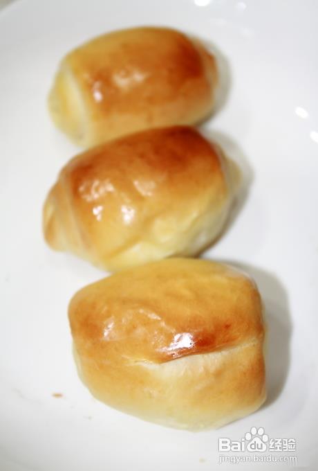 春游方便携带的脆皮肠小面包