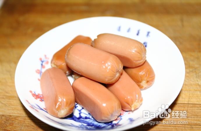 春游方便携带的脆皮肠小面包