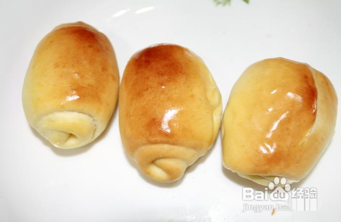 春游方便携带的脆皮肠小面包