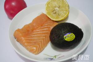 三文鱼牛油果沙拉.