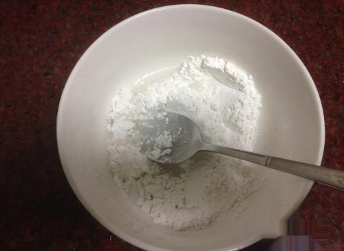 如何在家制作一份美味的甜品?