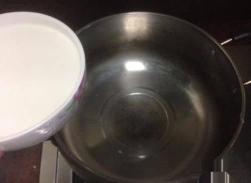如何在家制作一份美味的甜品?